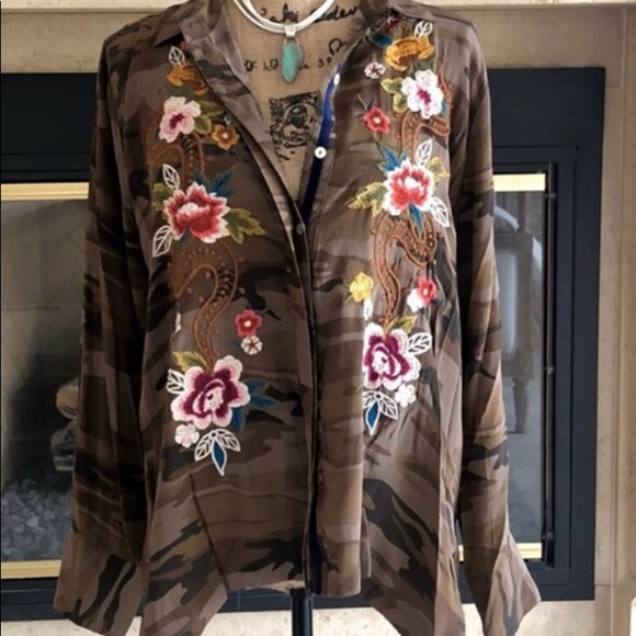 Johnny Was 100% Silk Blouse Size Small - Picture 3 of 11